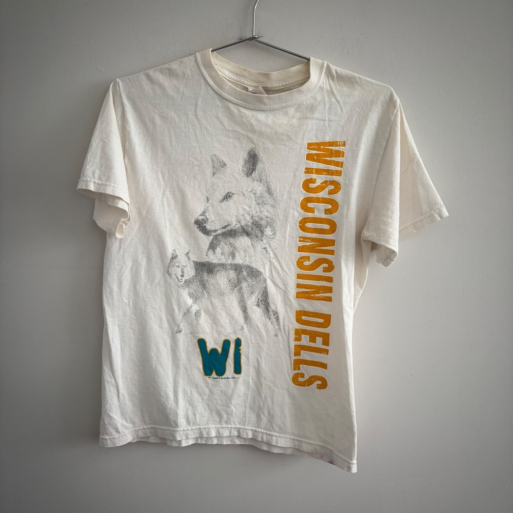 Fruit of the Loom Wisconsin Dells Wolf Graphic T-Shirt White Small